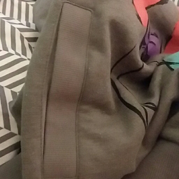 NWT Disney Ariel Sweatshirt - Picture 5 of 6